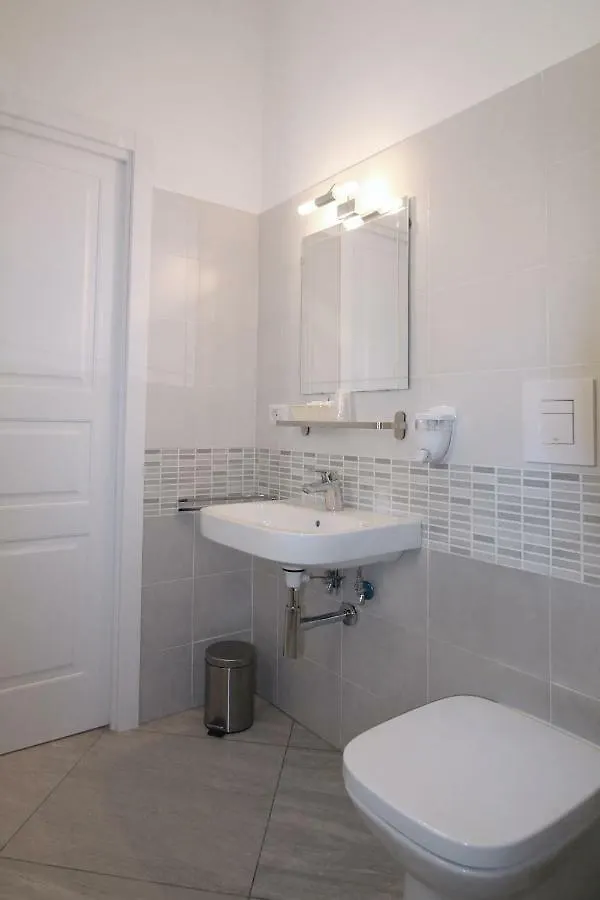 Maison Carolina Neapel 0*,